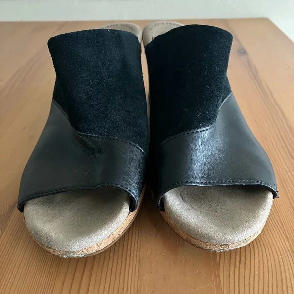 Clarks Collection Lafley Wave Wedge Sandal Woman’s Size 8 Ultimate Comfort Suede - Picture 8 of 9